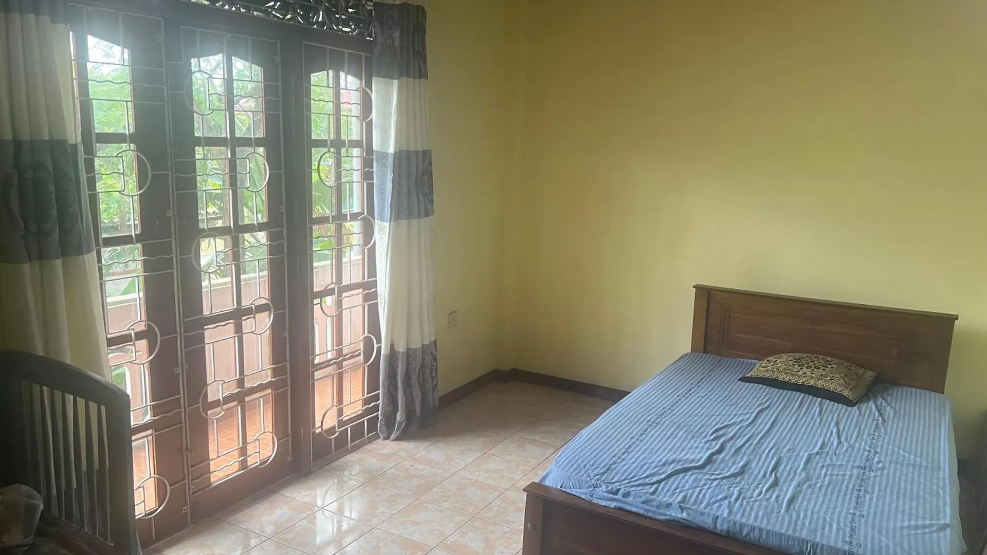 Cham\'S Residence contacts